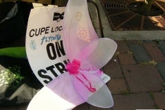 everytimeyoupicket_anangelgetsherwings